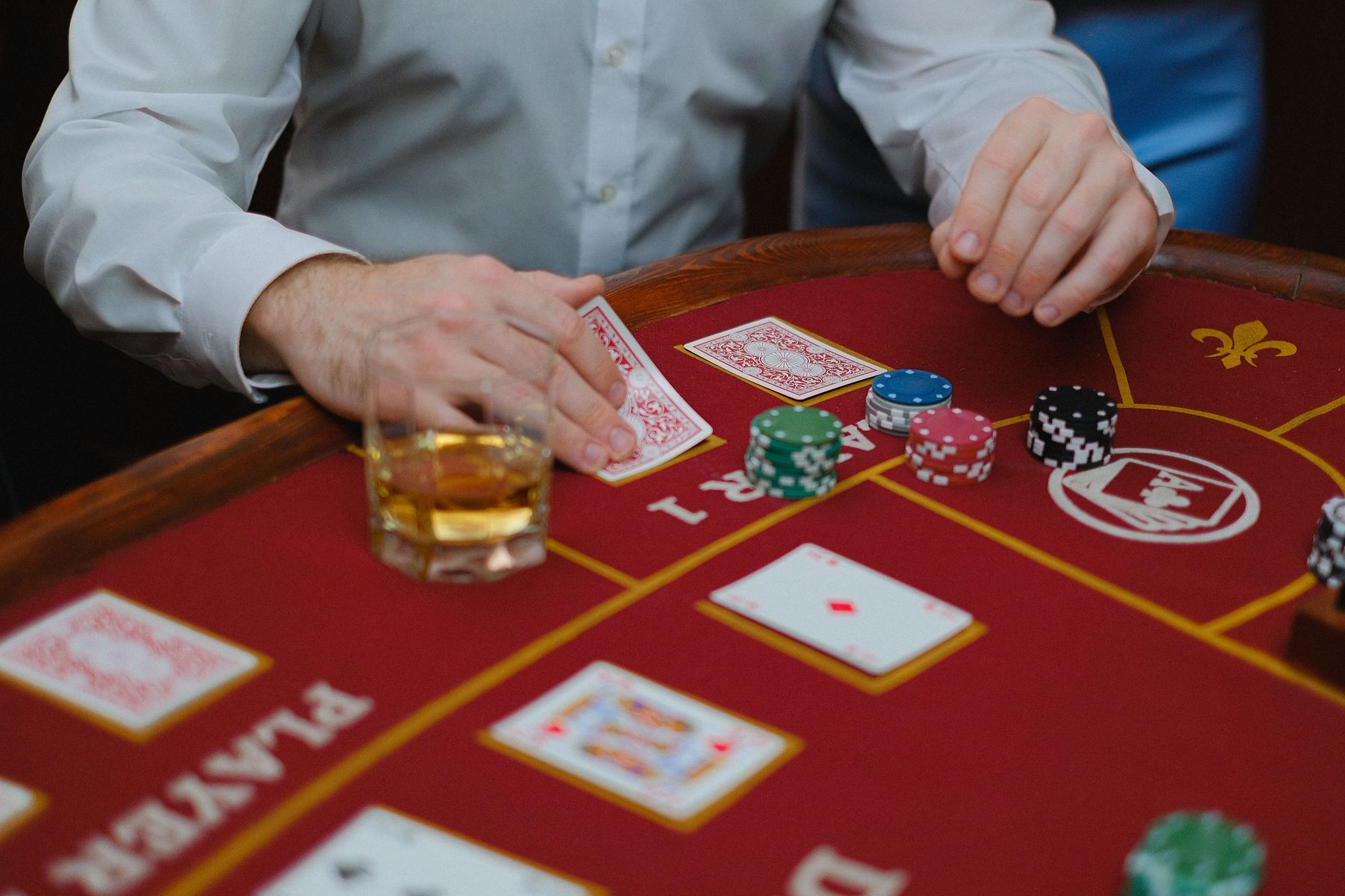 Bàn poker và game bài tại THANTAI88